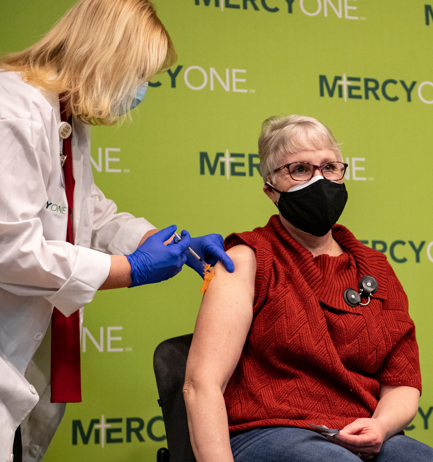 Healthcare workers get COVID-19 vaccine